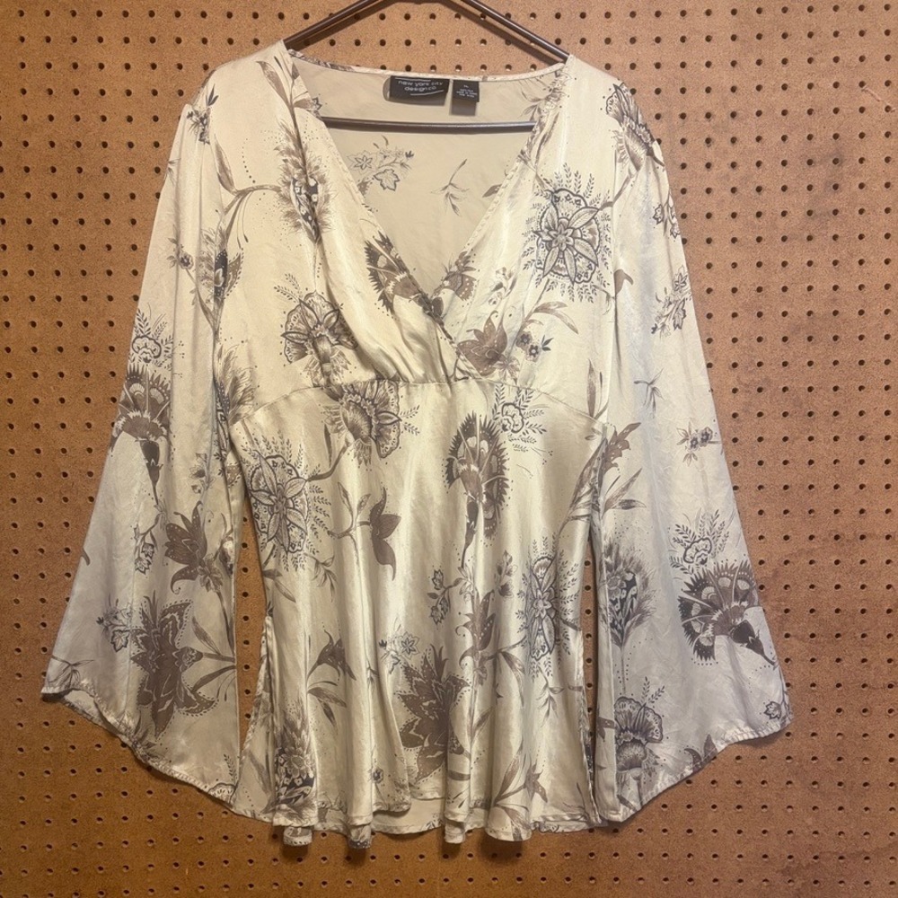 Y2K Silk top blouse XL Beige Floral Bell Sleeve Boho Festival 90s Retro V-Neck